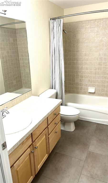 Image 26 of 50: Full bathroom on main level has new luxury vinyl plank flooring, paint, lig