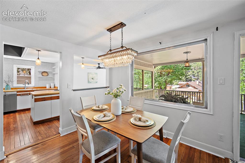 Image 12 of 48: Dining Area