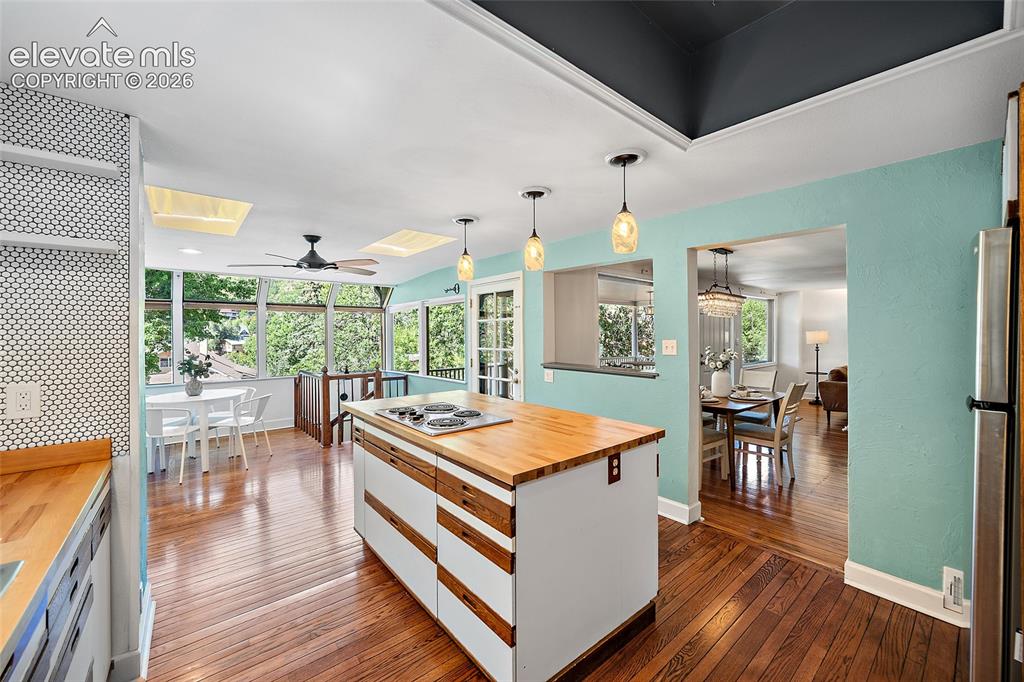 Image 17 of 48: Kitchen