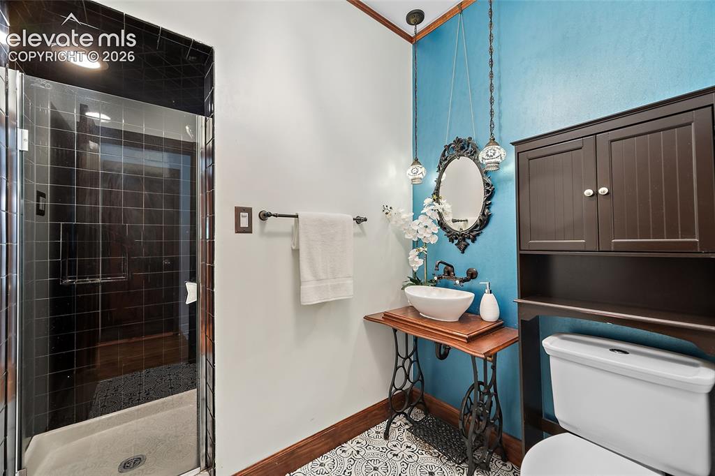 Image 42 of 48: Bathroom