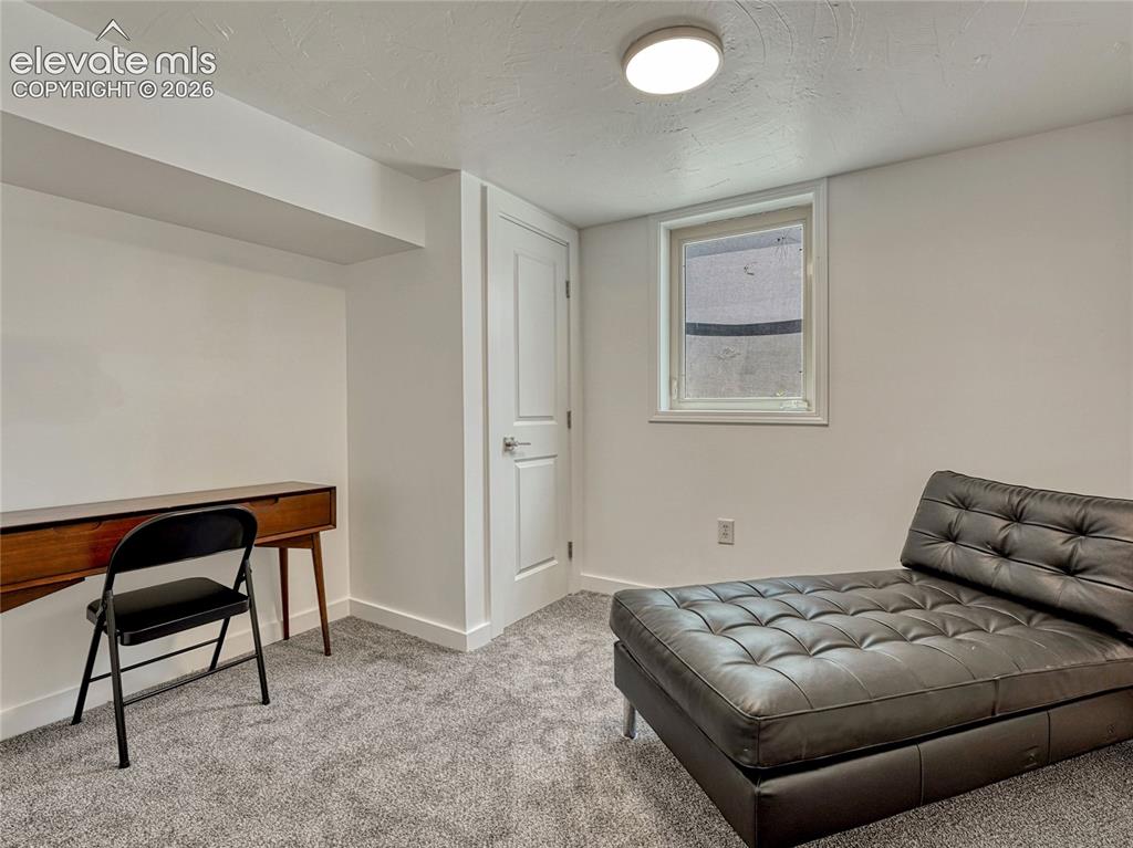 Image 16 of 25: Sitting Room