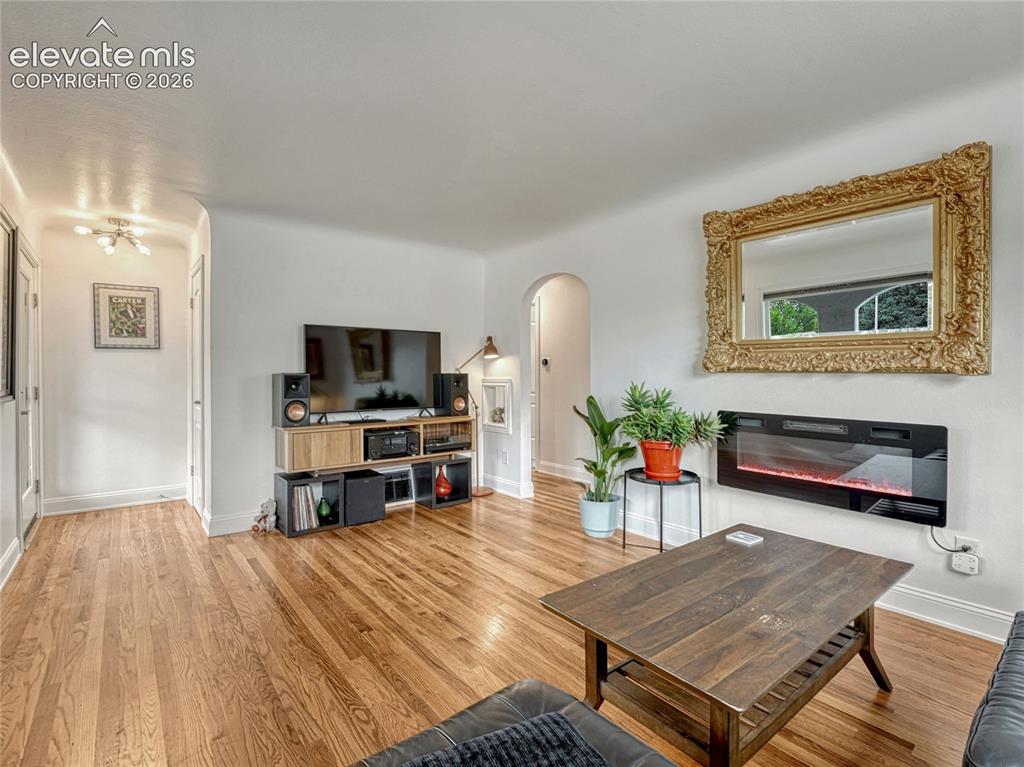 Image 6 of 25: Living Room