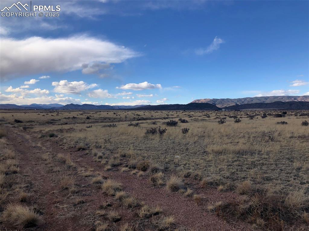 Image 5 of 7: Mountain view