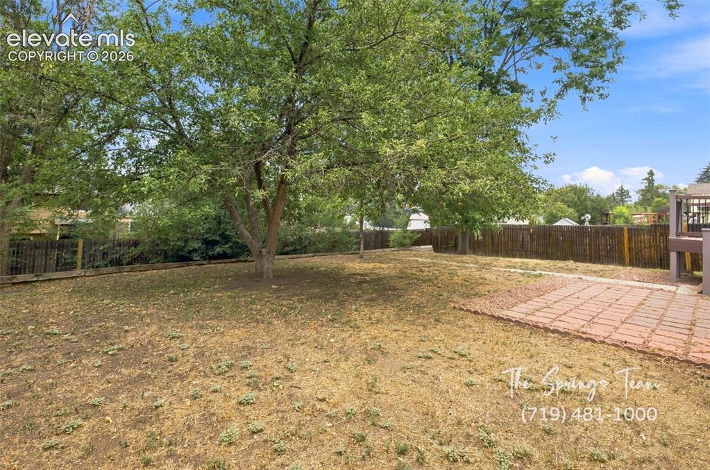 Image 43 of 44: Yard