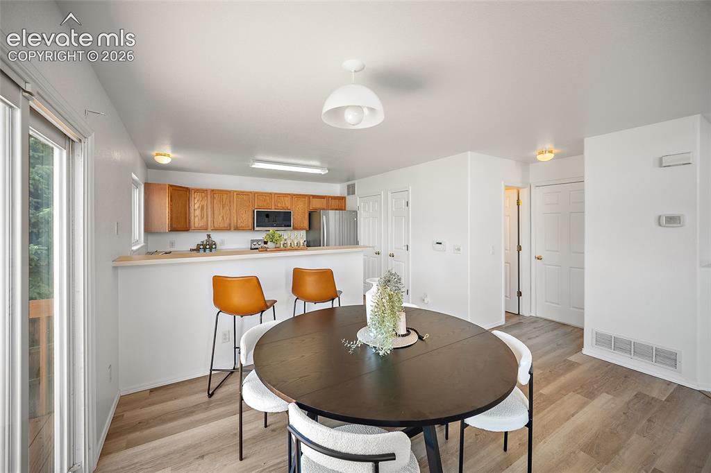 Image 11 of 44: Dining Area