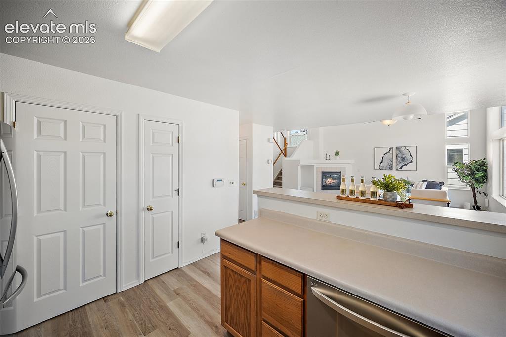 Image 14 of 44: Kitchen