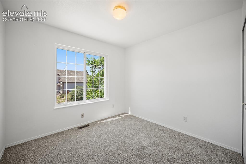 Image 31 of 44: Upstairs bedroom #4