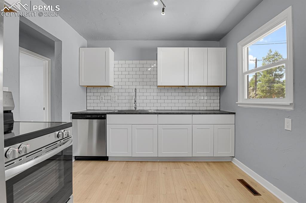 Image 2 of 38: Kitchen