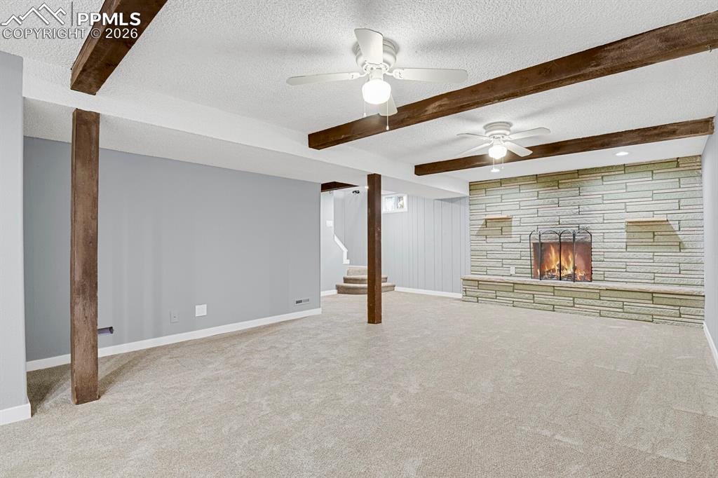 Image 21 of 38: Living Room