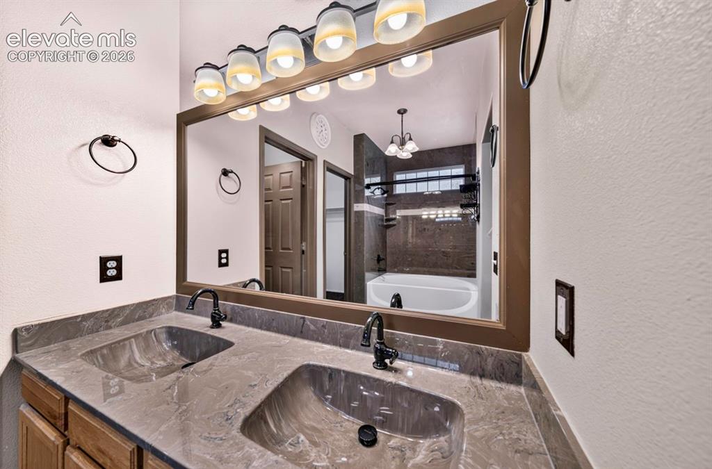 Image 13 of 22: Bathroom