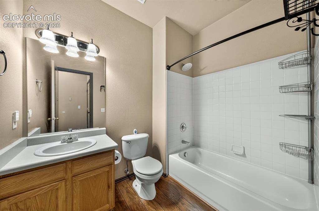 Image 16 of 22: Bathroom