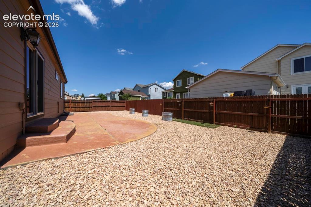 Image 19 of 22: Yard