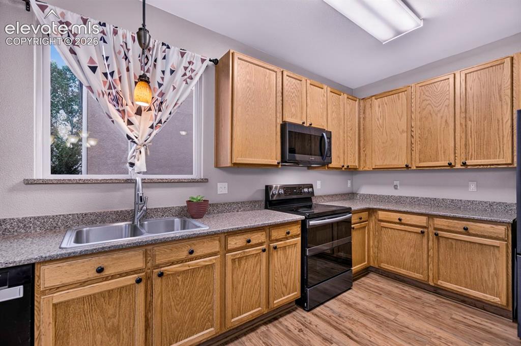 Image 6 of 22: Kitchen