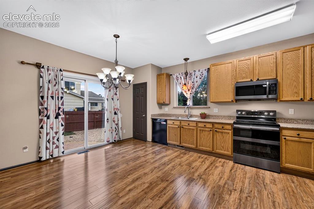 Image 8 of 22: Kitchen