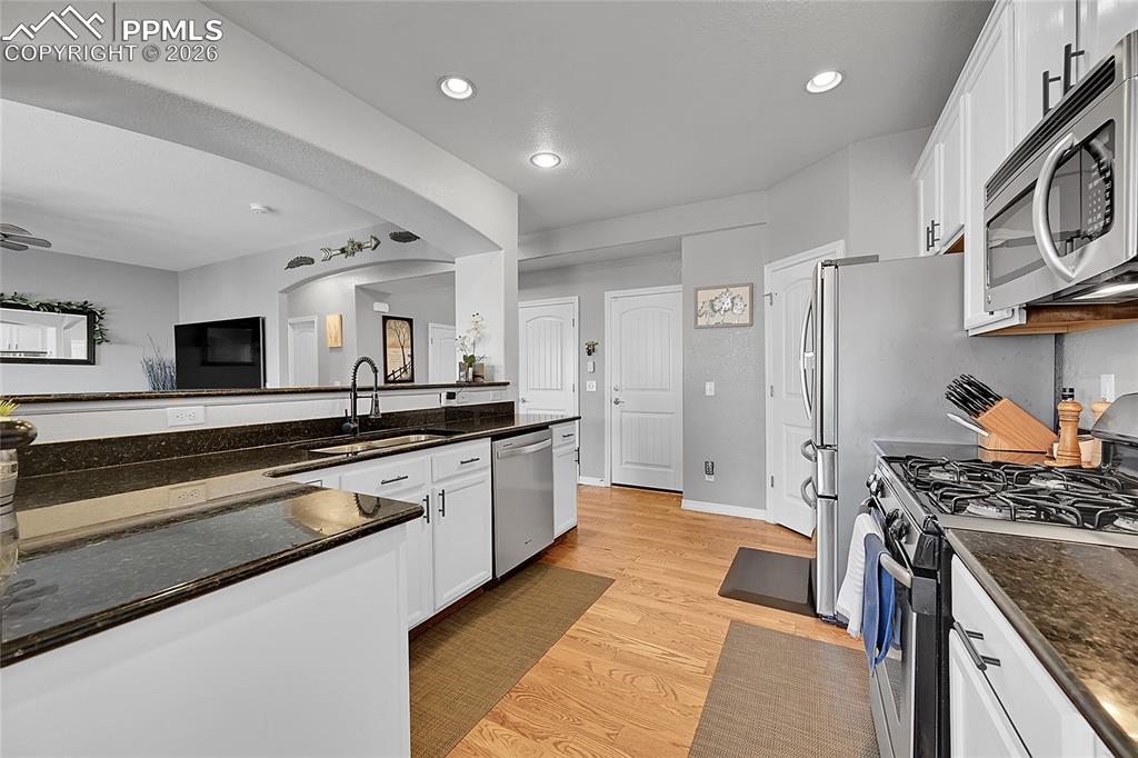 Image 11 of 50: Kitchen