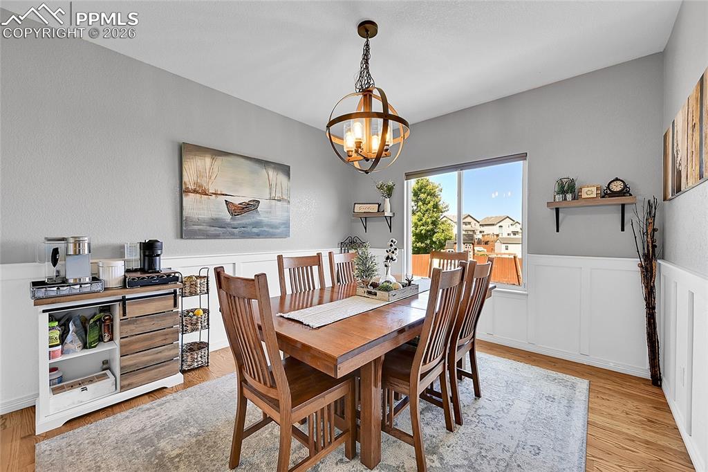 Image 12 of 50: Dining Area