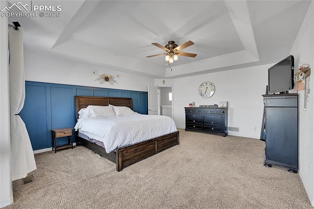 Image 19 of 50: Bedroom