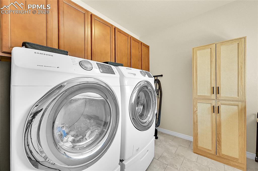 Image 27 of 50: Laundry