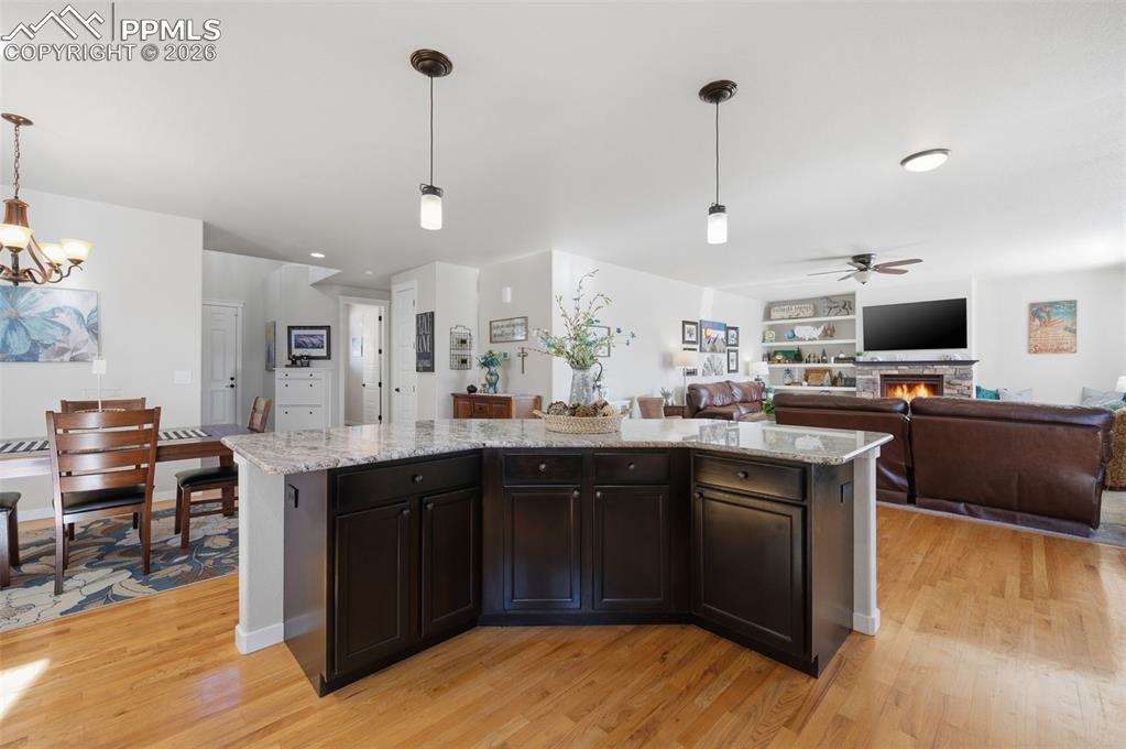 Image 17 of 49: Kitchen