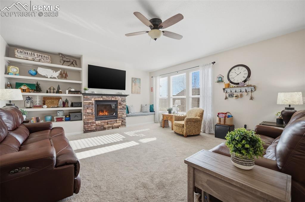 Image 19 of 49: Family Room