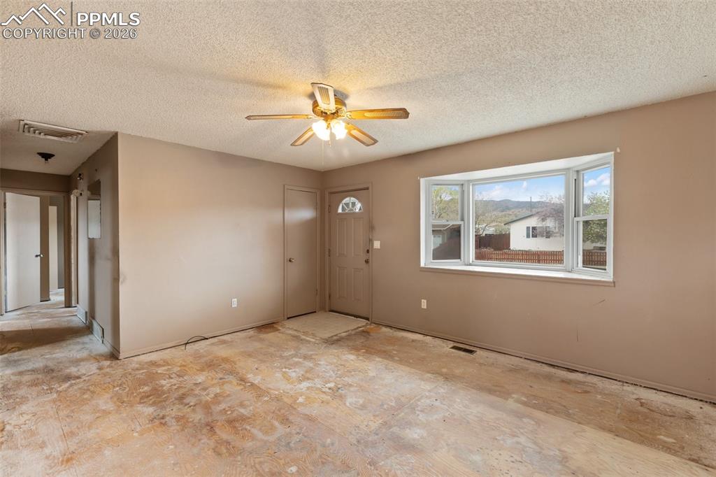 Image 10 of 32: Living Room