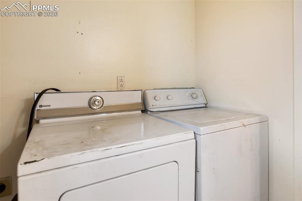 Image 15 of 32: Laundry