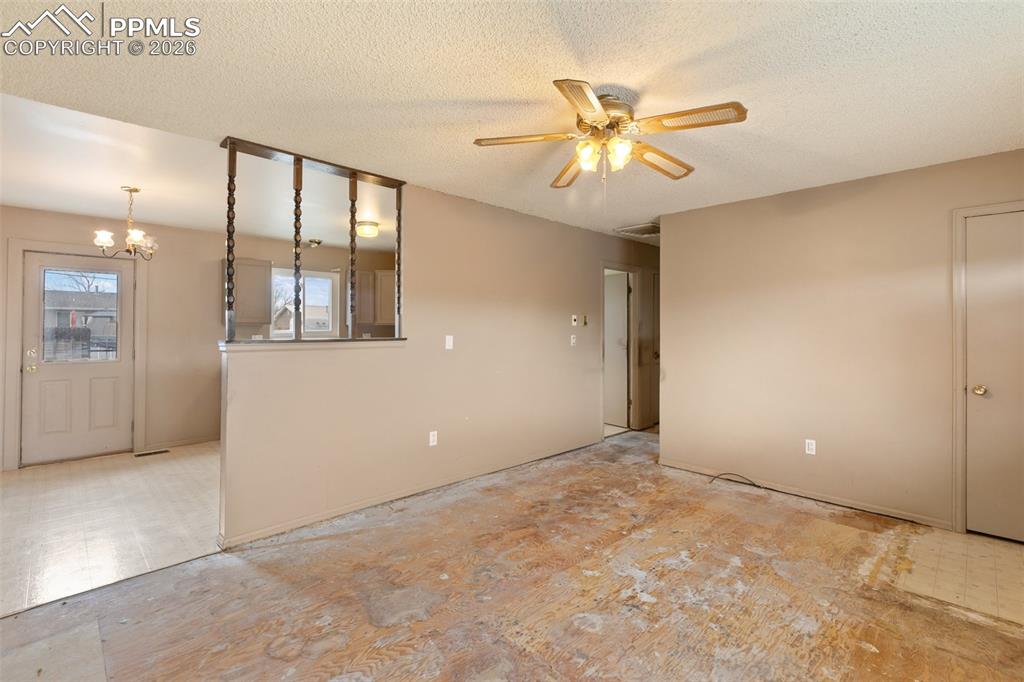 Image 7 of 32: Living Room