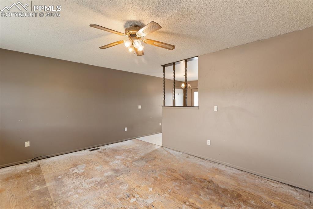 Image 8 of 32: Living Room