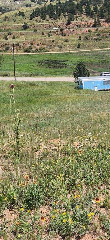 Image 4 of 7: Buildings are not on property