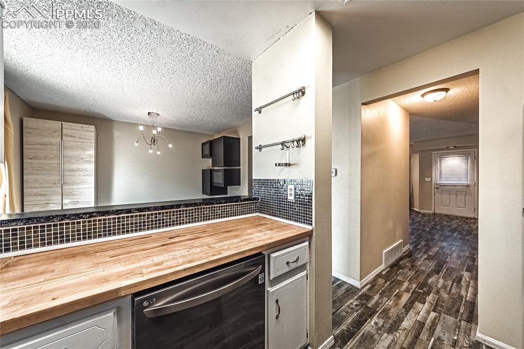 Image 12 of 35: Kitchen