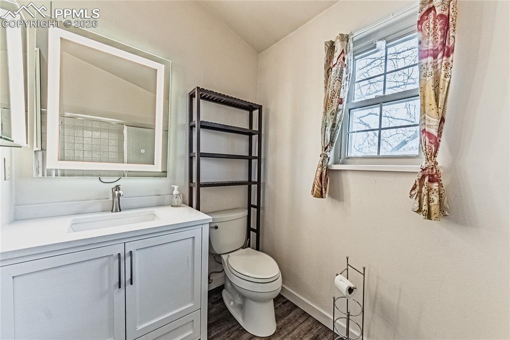 Image 17 of 35: Bathroom