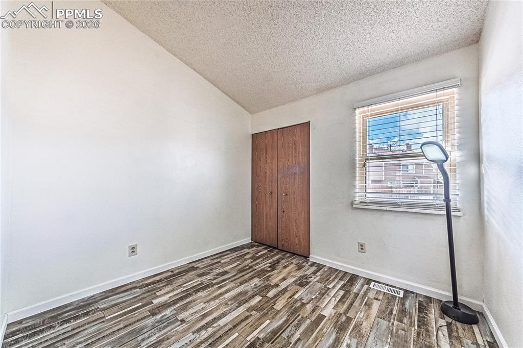 Image 18 of 35: Bedroom