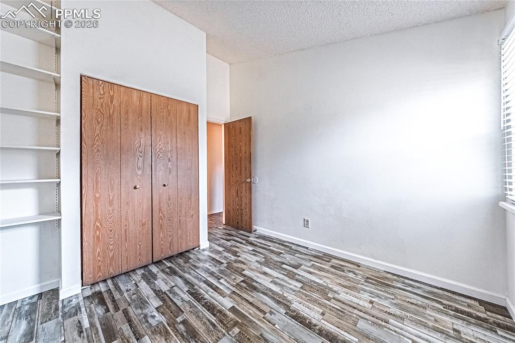 Image 21 of 35: Bedroom