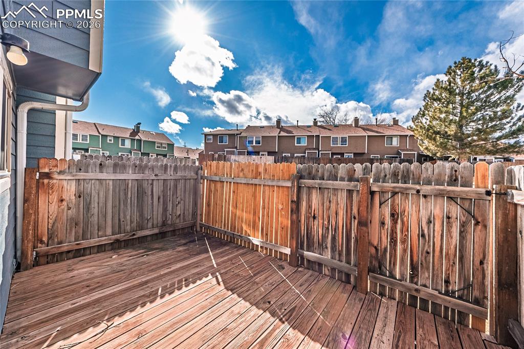 Image 23 of 35: Deck