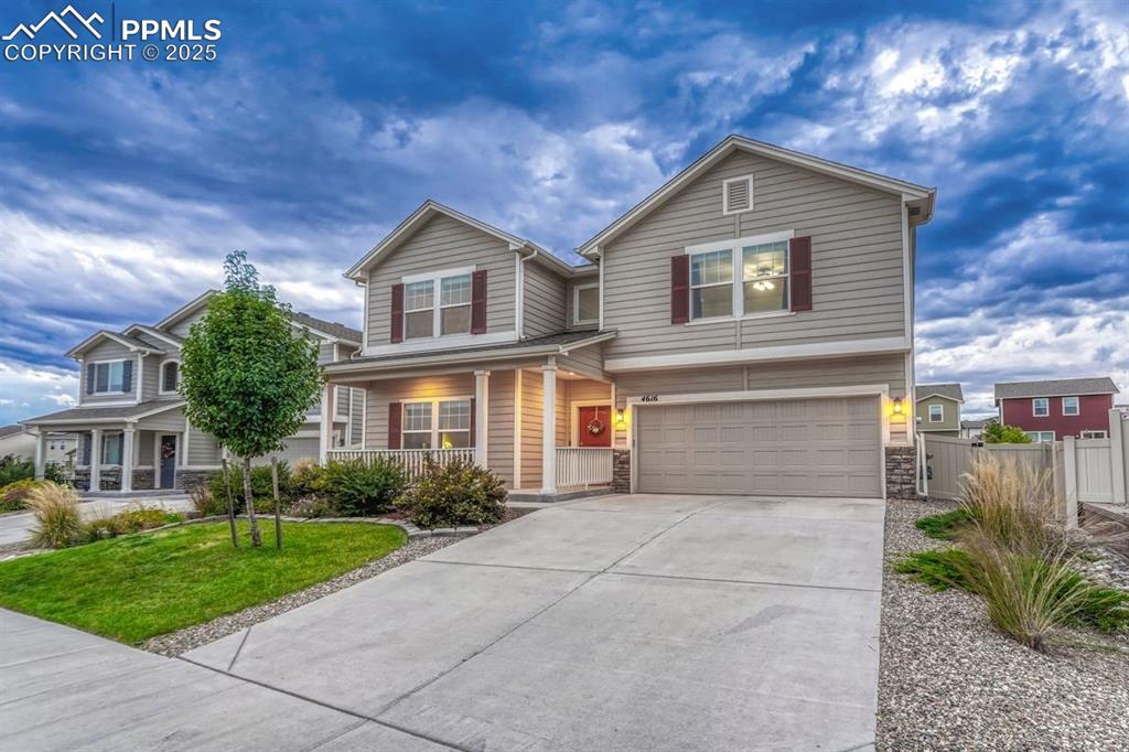 Caption: Charming 3 bedroom/2.5 bath home in The Enclaves at Mountain Vistas Ranch