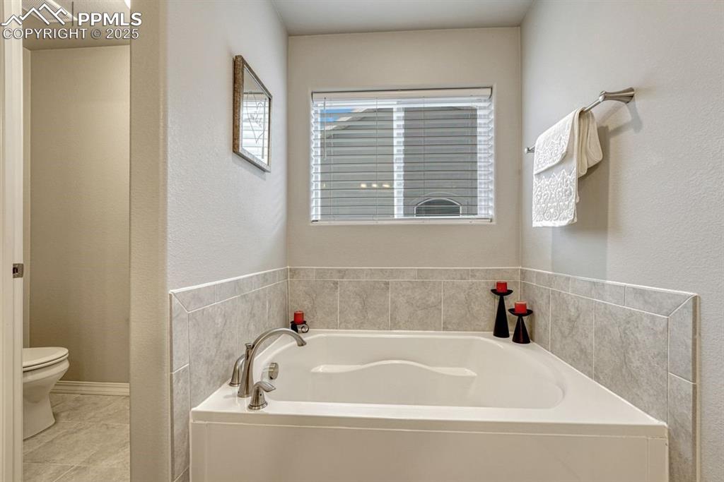 Image 24 of 40: Soaking tub with a window to take in the stars while you soak