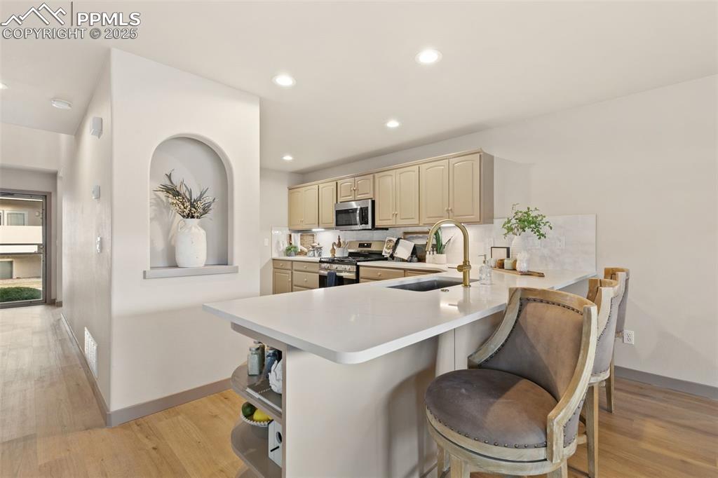 Image 10 of 44: Kitchen