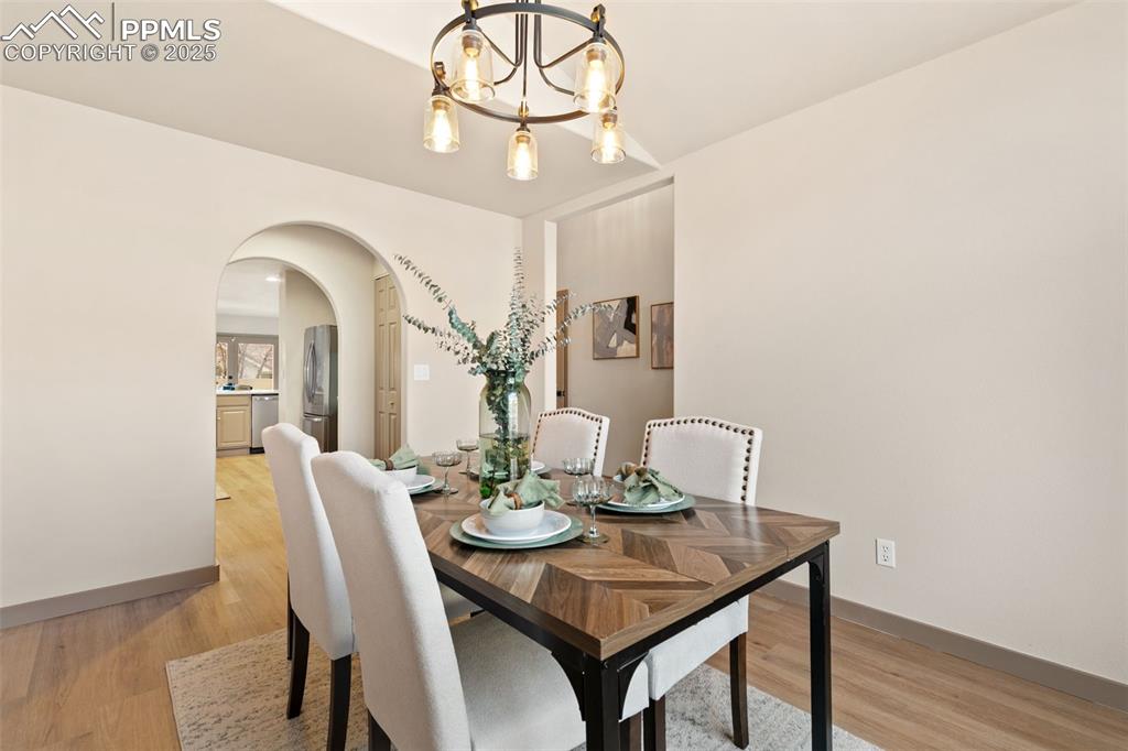 Image 11 of 44: Dining Area