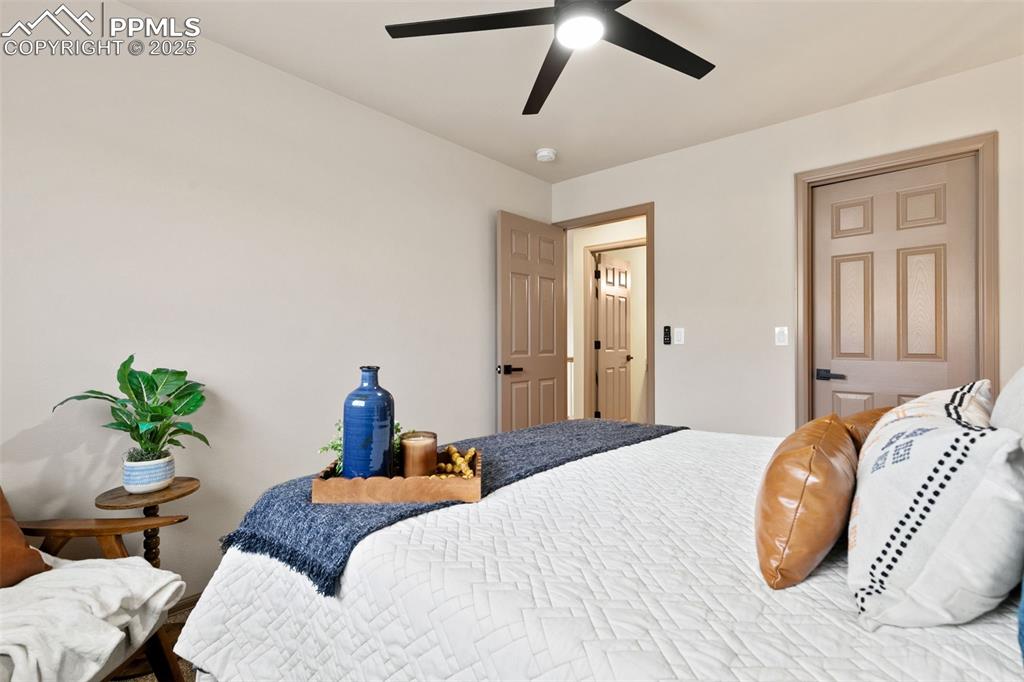 Image 23 of 44: Bedroom