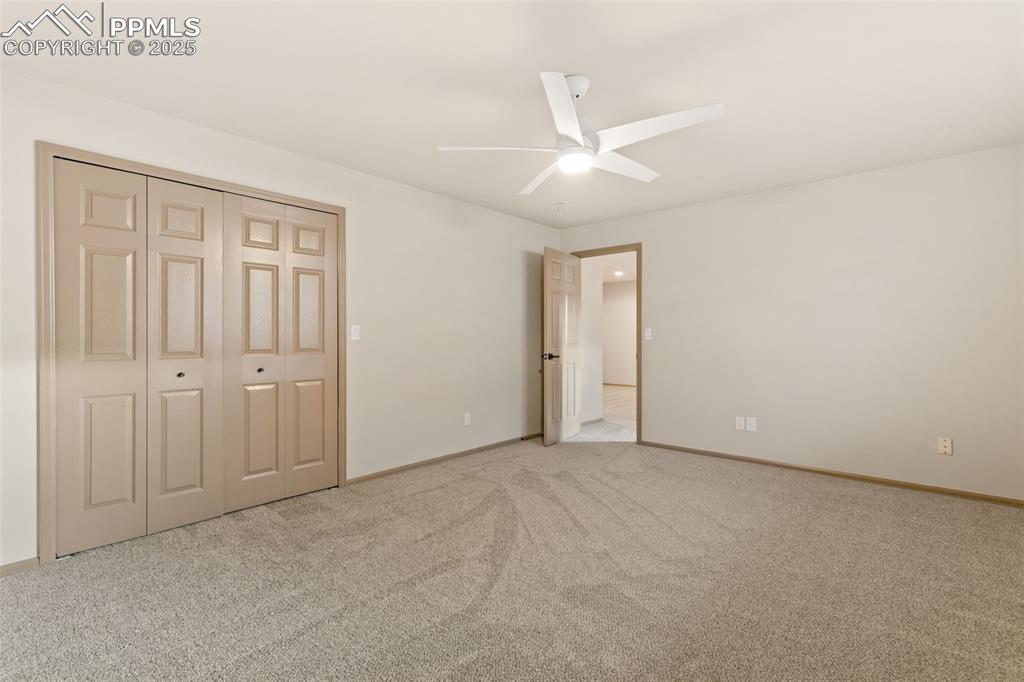 Image 32 of 44: Bedroom