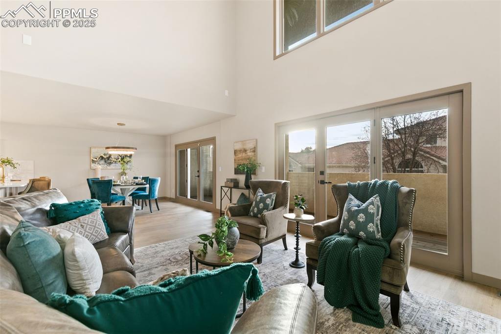 Image 38 of 44: Living Room