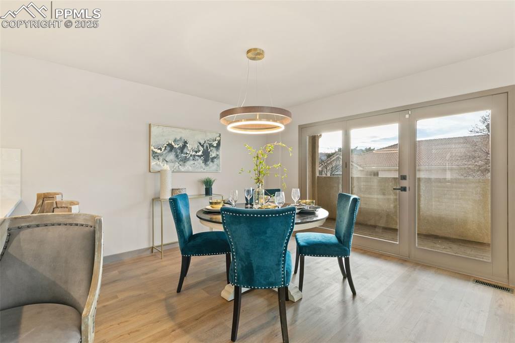 Image 40 of 44: Dining Area