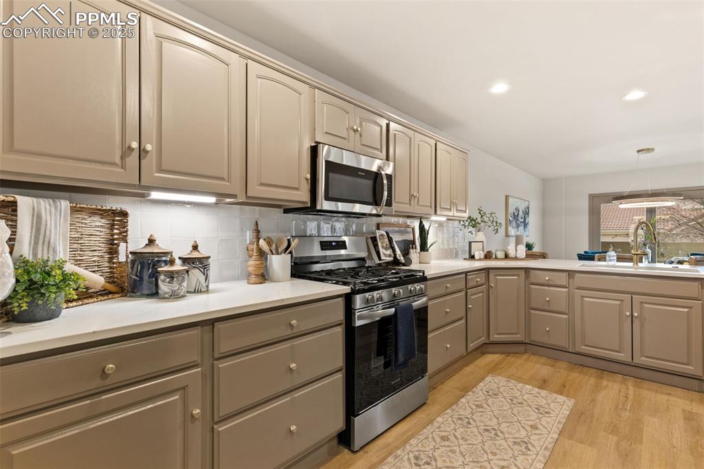 Image 6 of 44: Kitchen