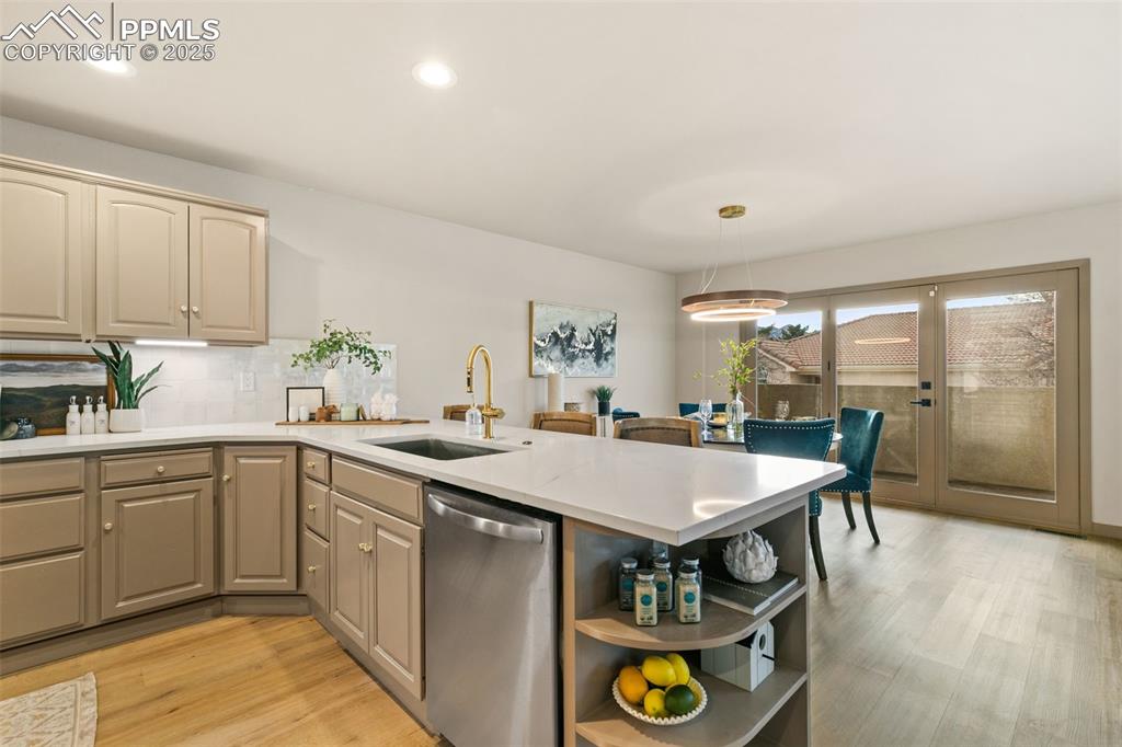 Image 7 of 44: Kitchen