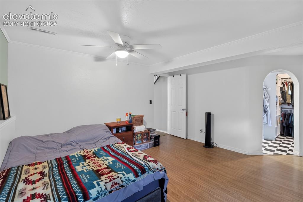 Image 10 of 30: Bedroom
