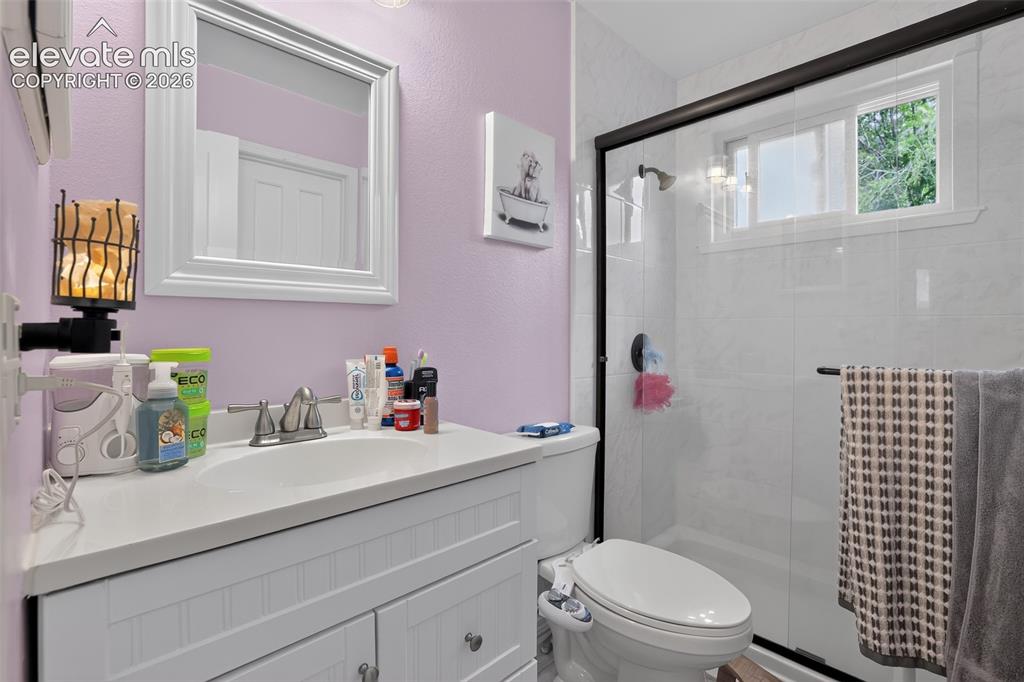 Image 19 of 30: Bathroom