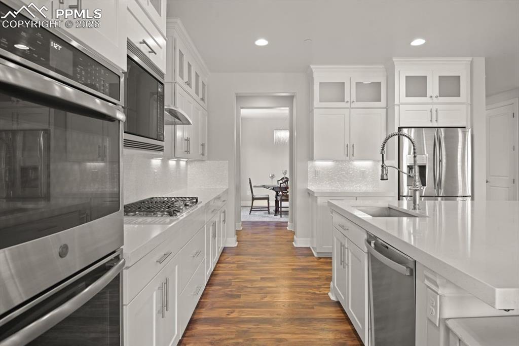 Image 16 of 50: Kitchen