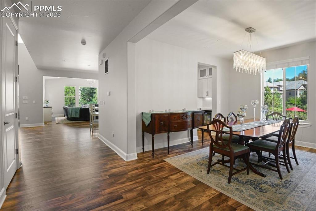 Image 17 of 50: Dining Area