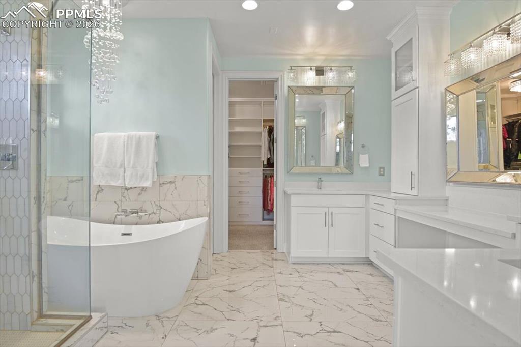 Image 24 of 50: Bathroom