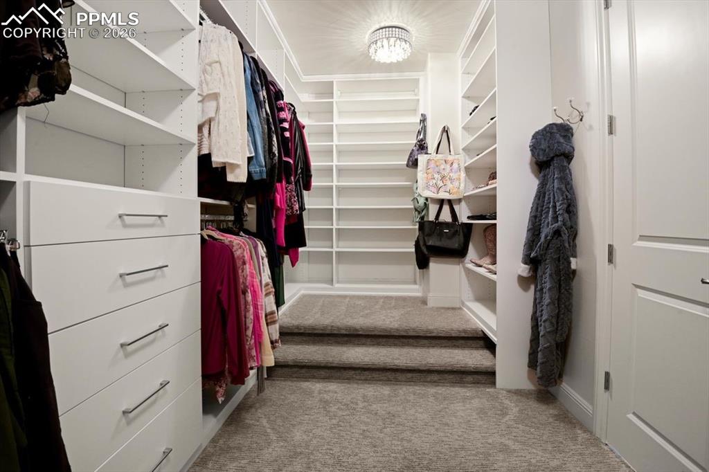 Image 26 of 50: Closet